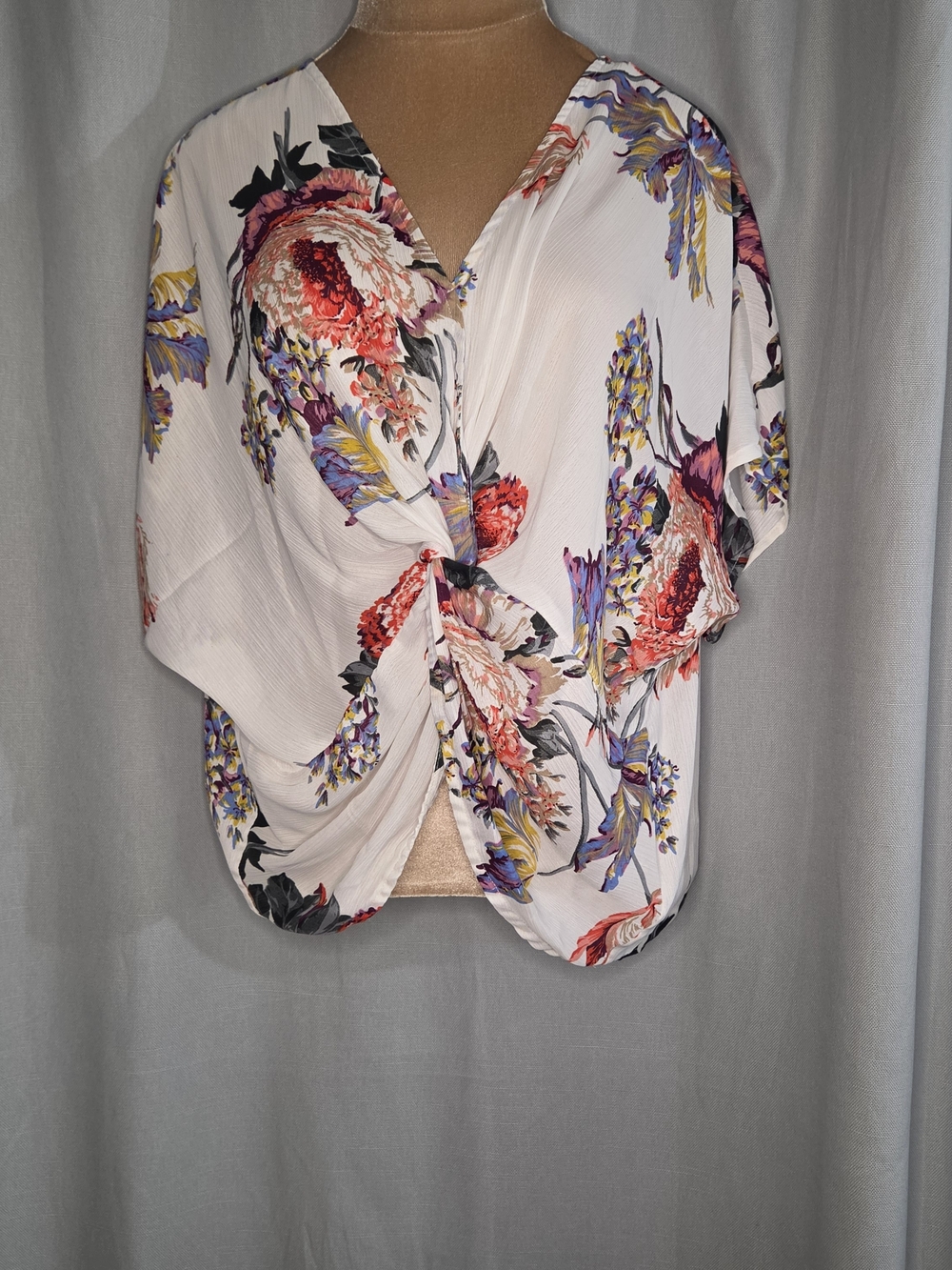 Umgee White Floral Knot-Front Women's Top Size Small